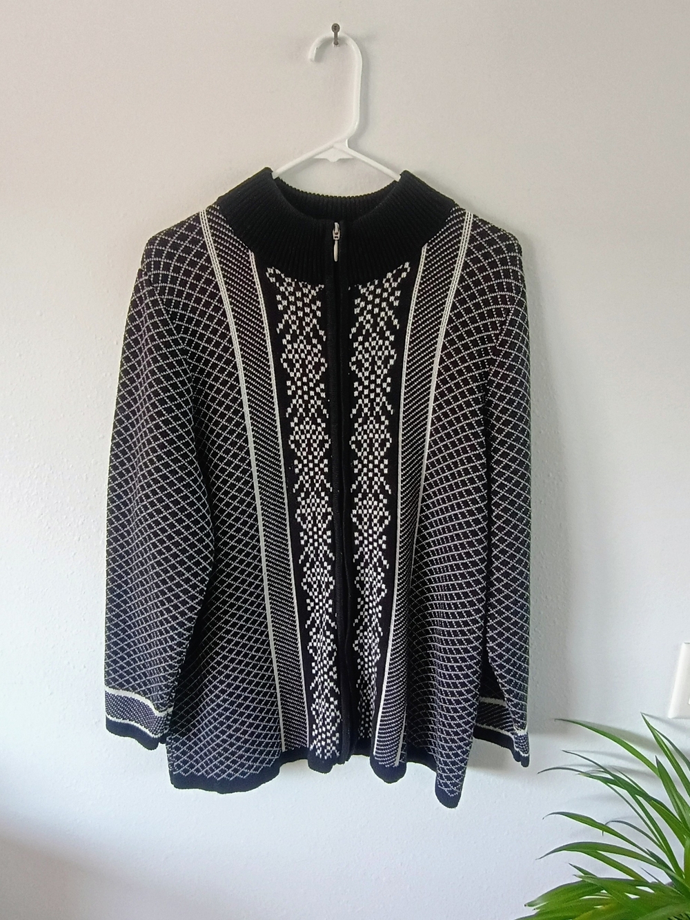 CJ Banks 1X Black Ivory Geometric Cotton Knit Zip Cardigan Sweater Plus Size